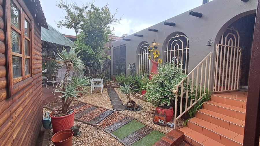 4 Bedroom Property for Sale in Uitsig Free State